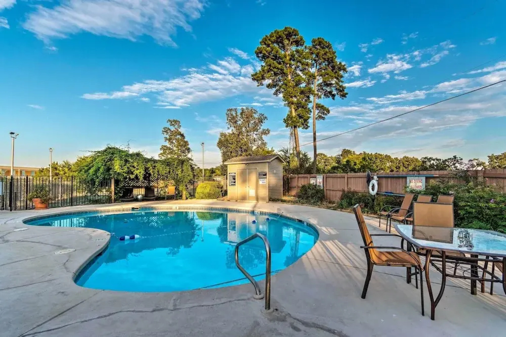 Sunset-view Resort Condo on Lake Hamilton!