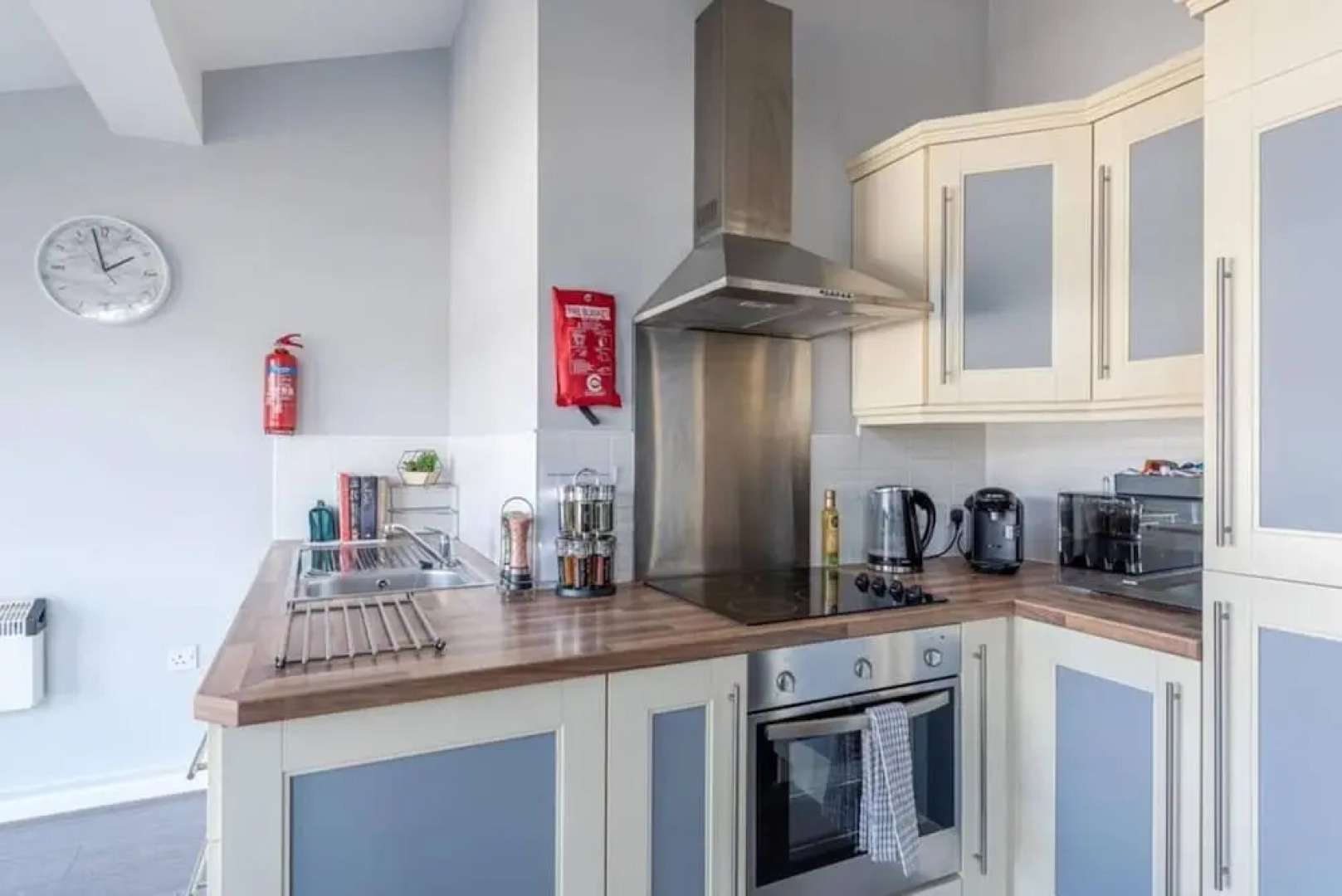 Riverside Balcony With Parking Minutes To Saltaire