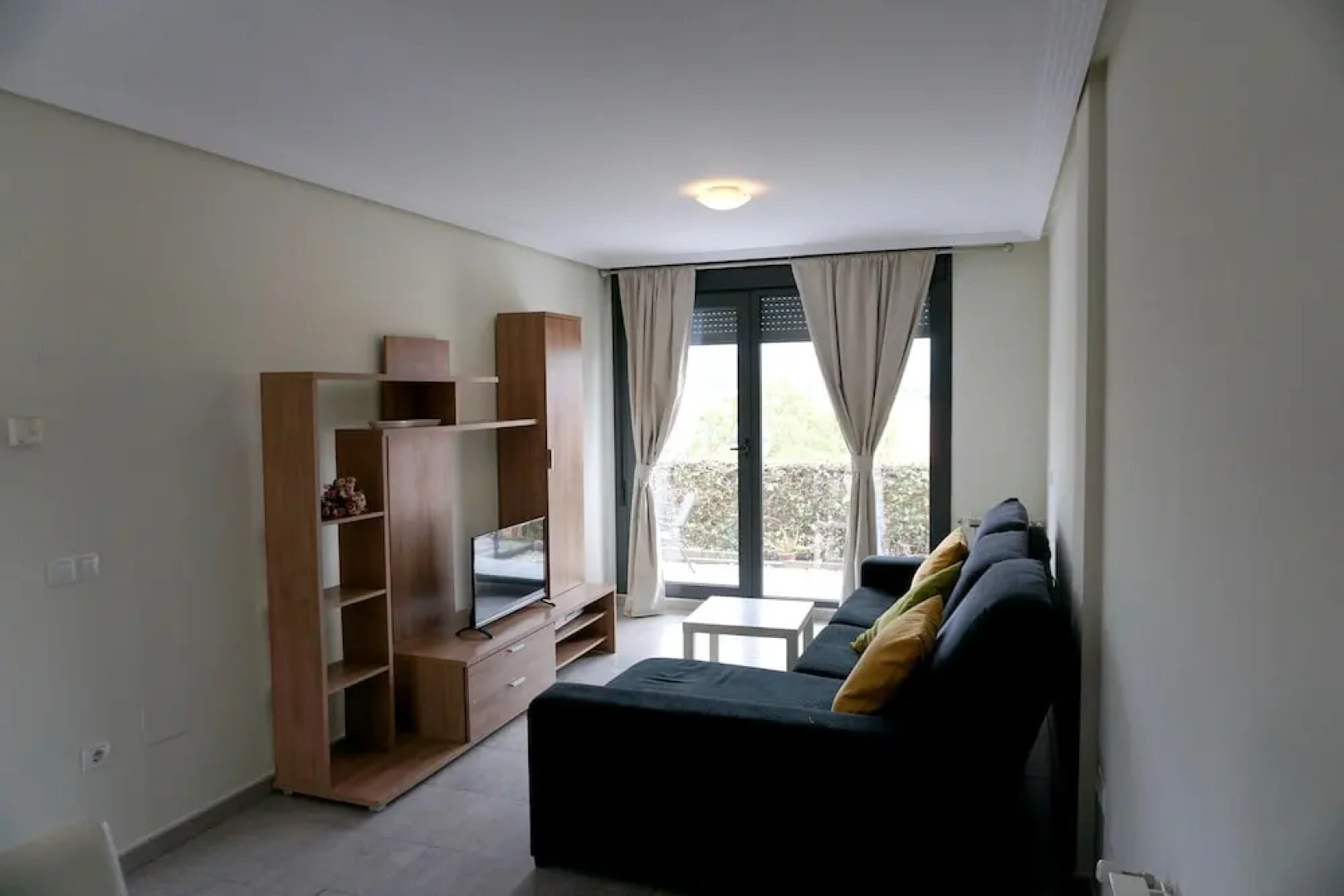 House With 2 Bedrooms in Cudón, With Enclosed Garden Near the Beach