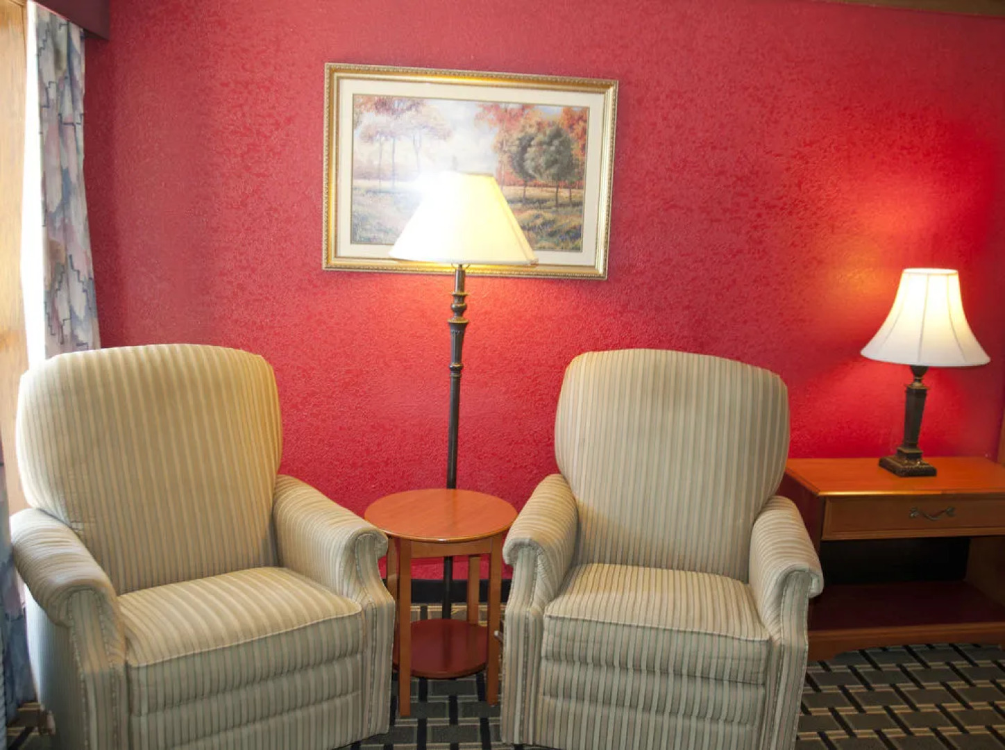 Victorian Inn & Suites