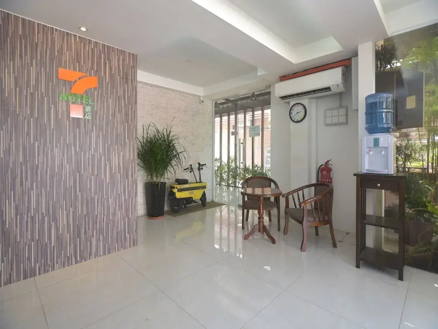 Oyo 44052 Seven Hotel