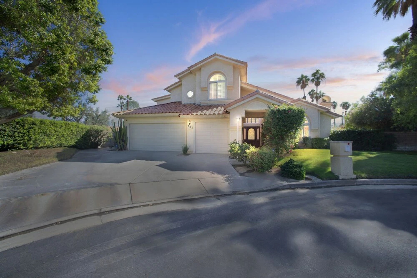 Palm Desert Escape Oasis Home 4 Bedroom Home by RedAwning