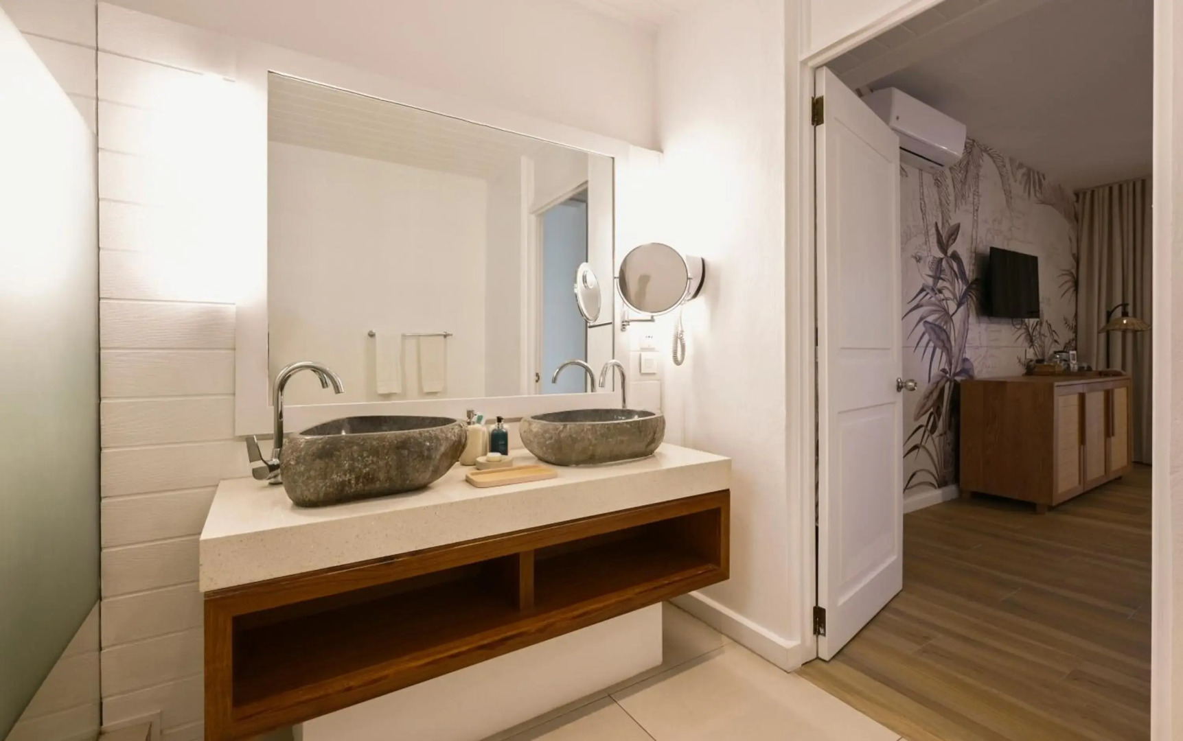 Constance Sakoa Boutik