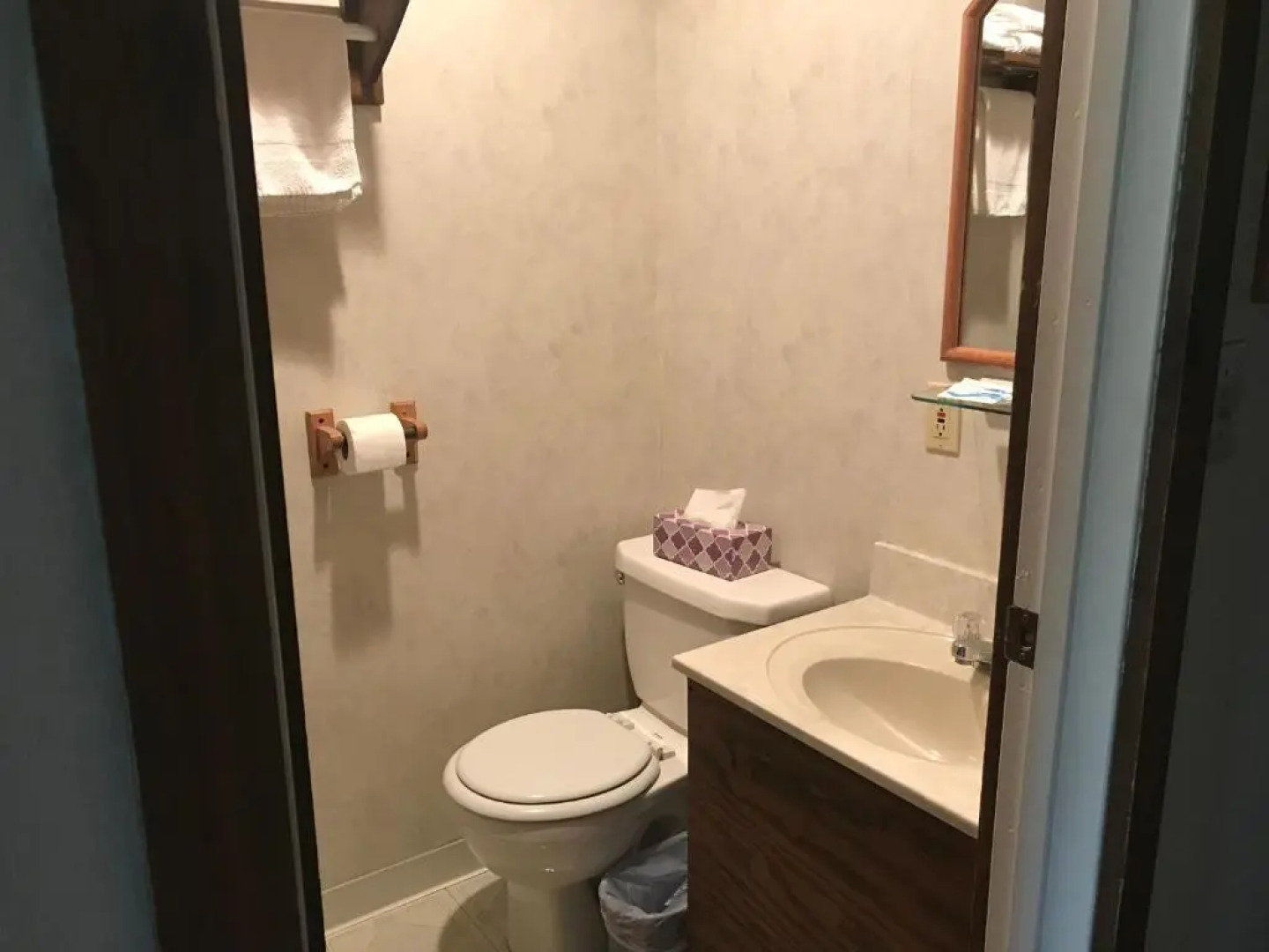 Lake Ontario Motel & Inn