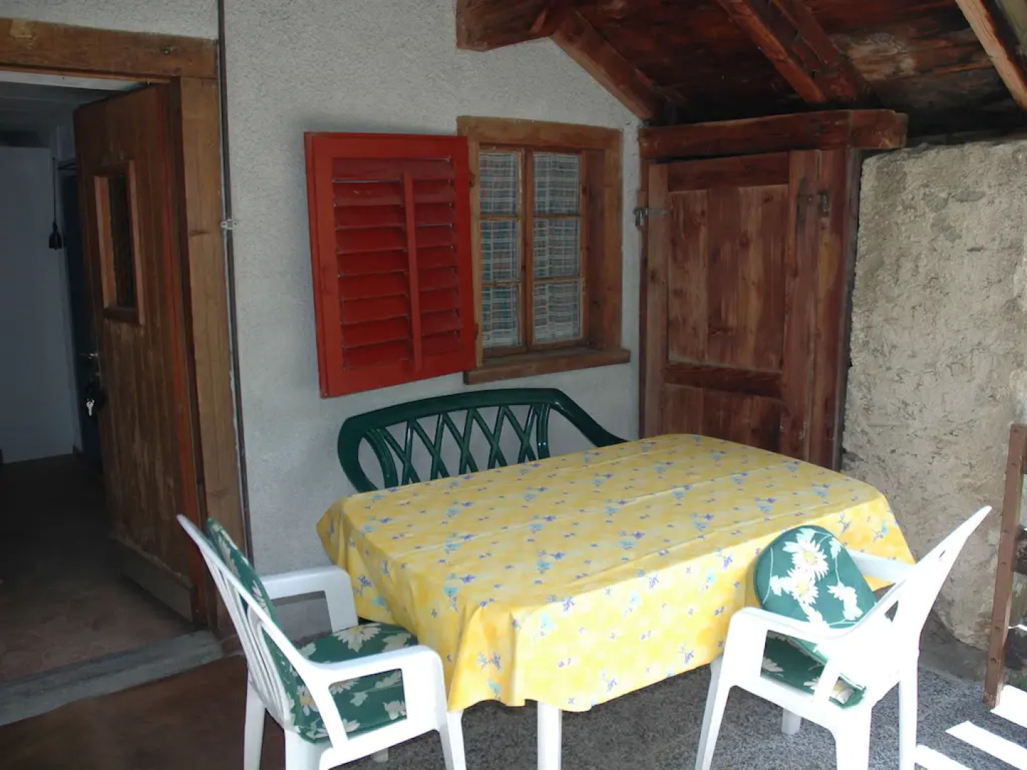 Charming Chalet Near Trails