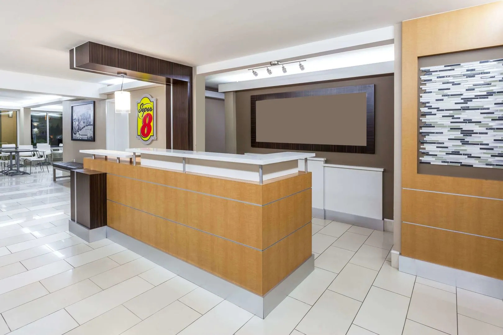 Super 8 by Wyndham Dalton/Convention Center Area