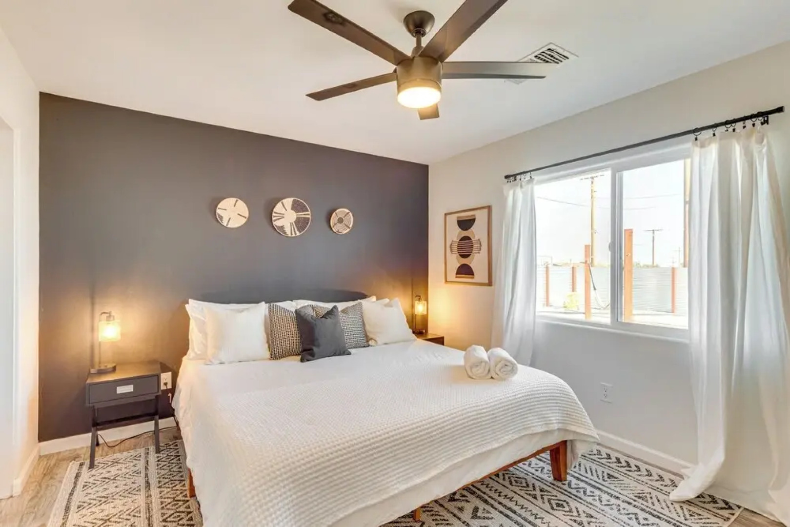 Hot Tub + Patio: Desert Getaway in Joshua Tree!