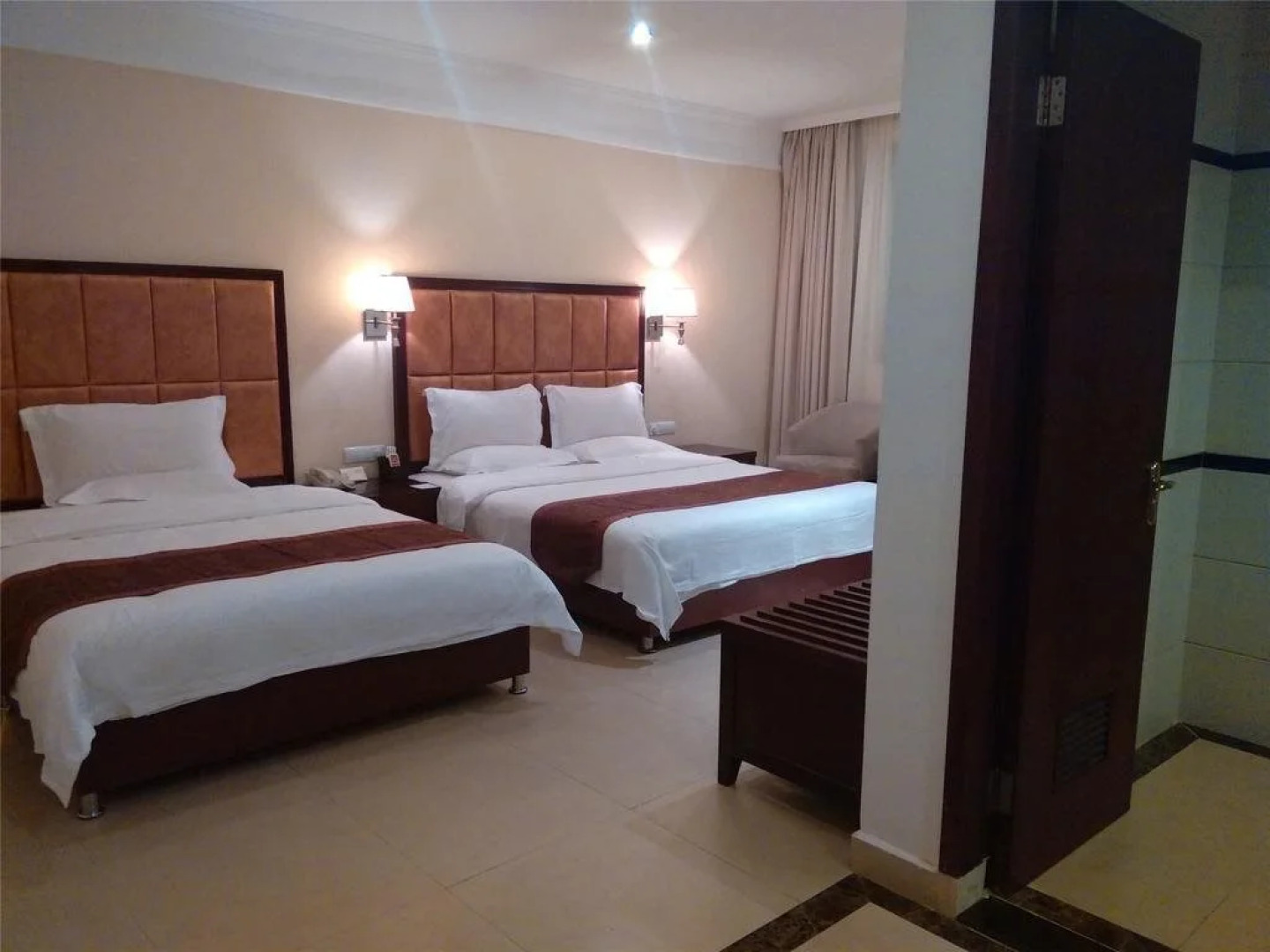 Wuzhishan Huajue Business Hotel