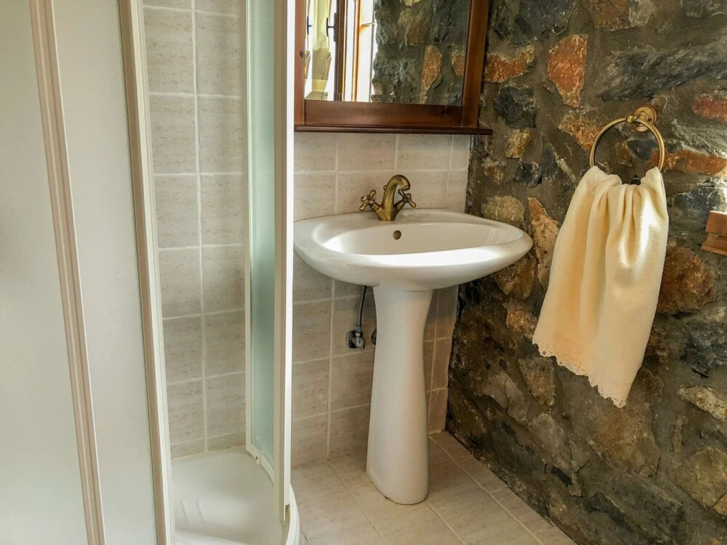 Elegant Holiday Home in Pella With Jacuzzi