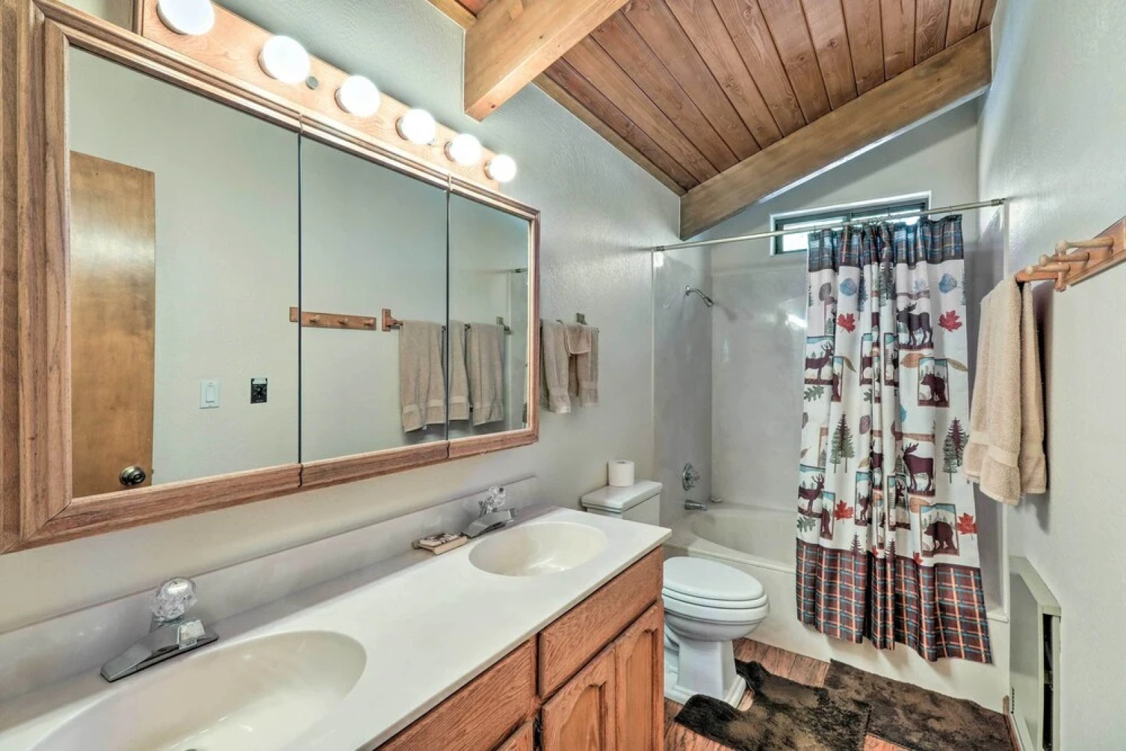 Deck & Scenic Views: Munds Park Cabin!