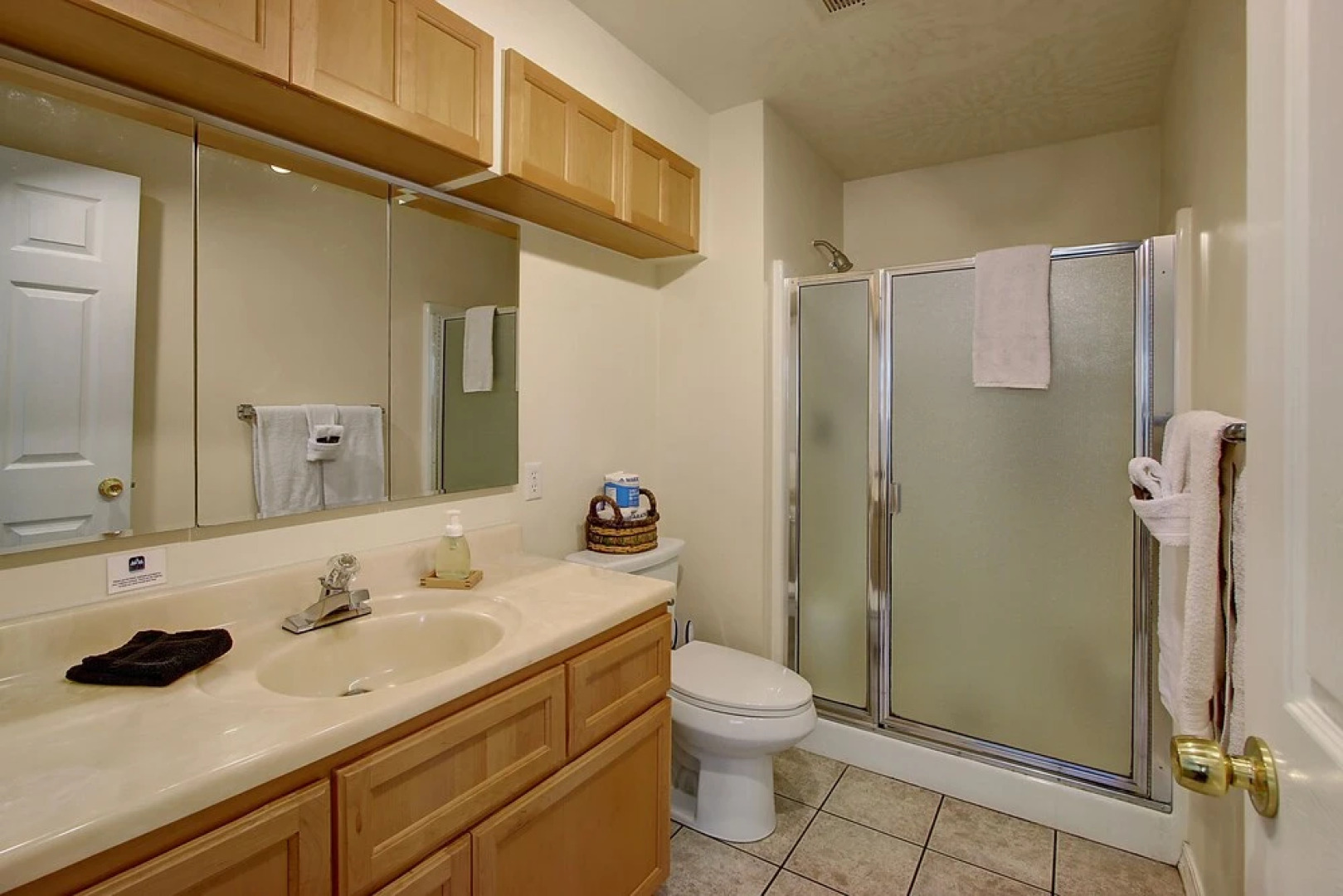 Baring Bend Lodge - Three Bedroom Cabin with Hot Tub