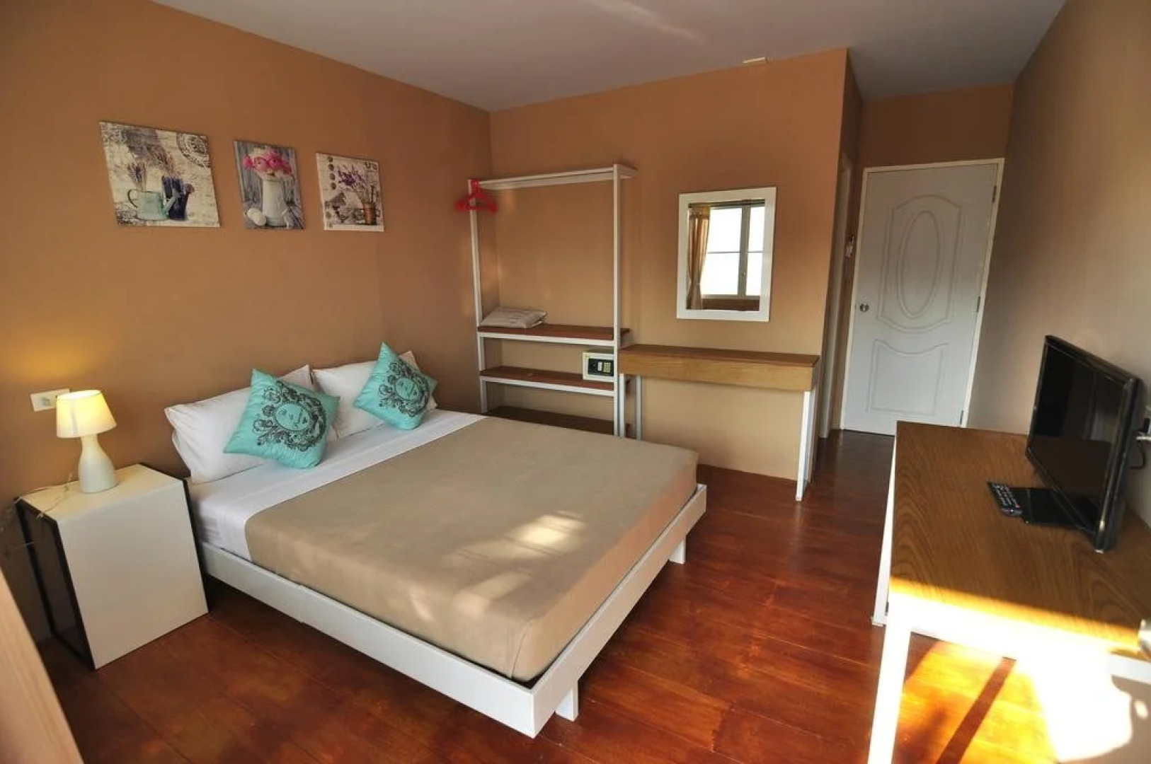 Phi Phi Uphill Cottage