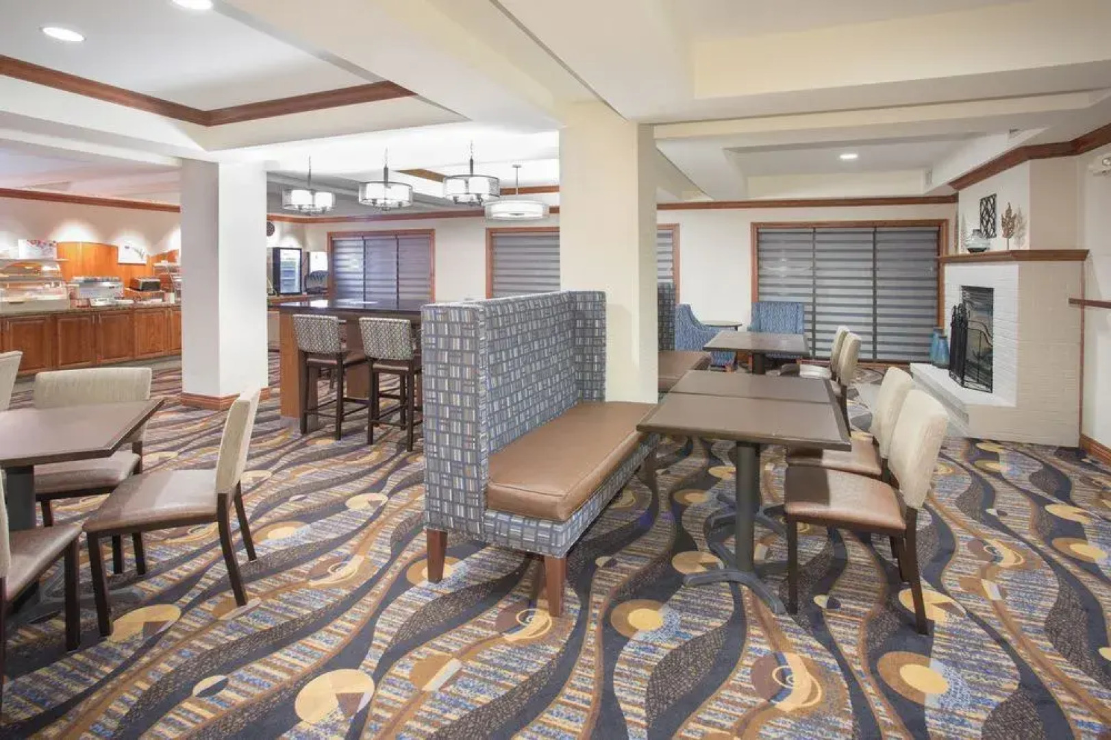 Holiday Inn Express Hotel & Suites Concordia US81