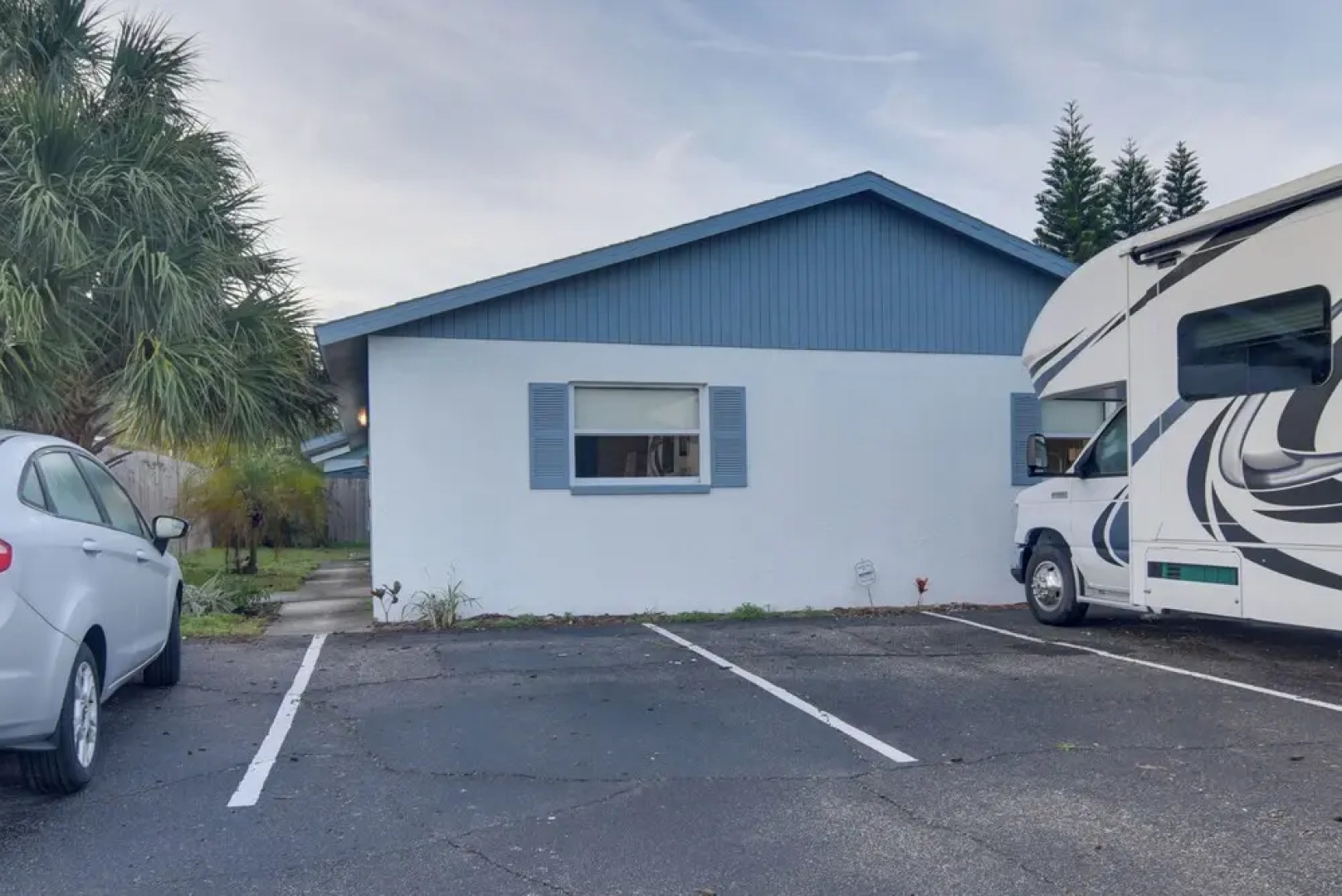 Ideally Located Palm Harbor Condo: Walk Downtown!