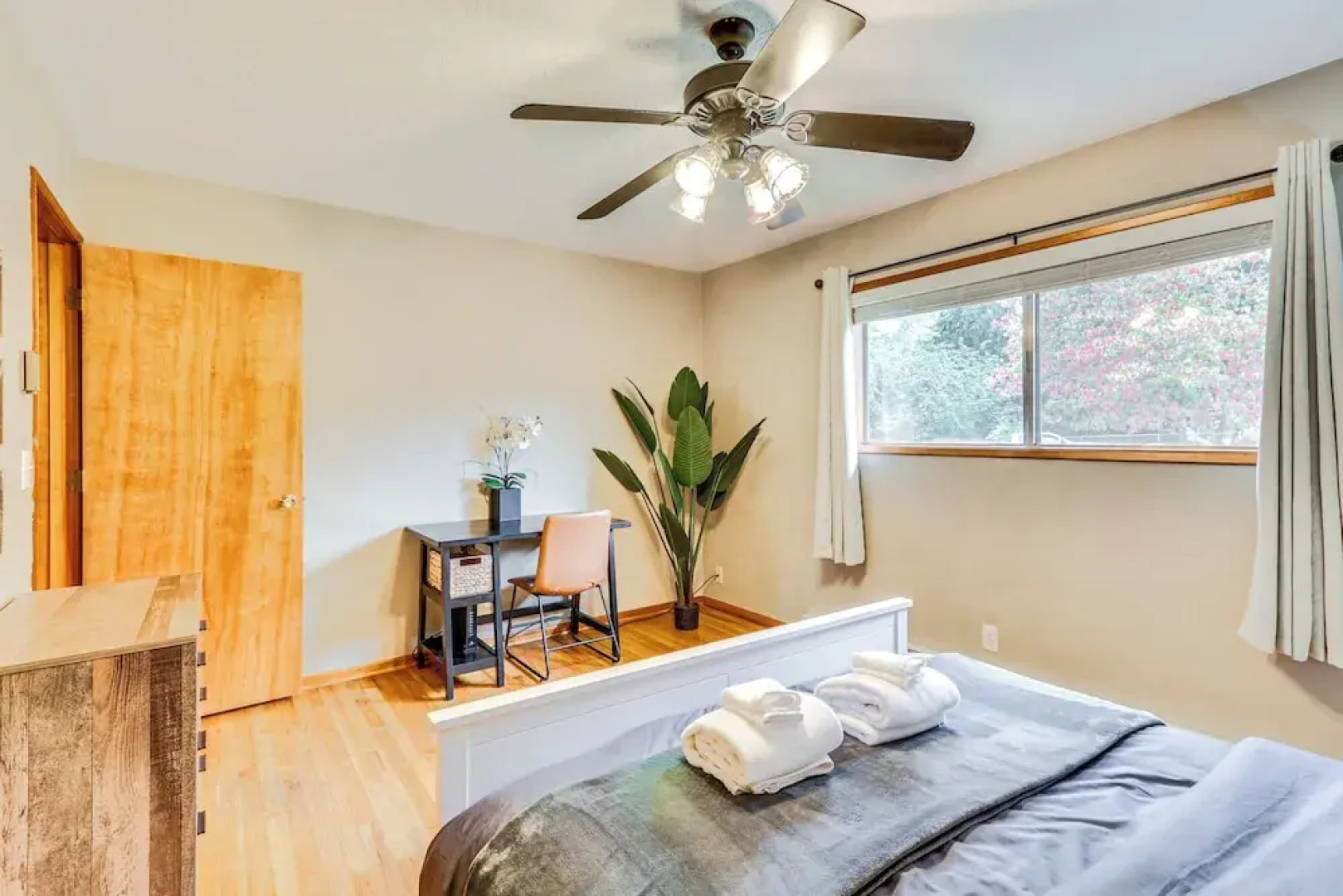 Pet-friendly Gem w/ Ping-pong Table in Oregon!