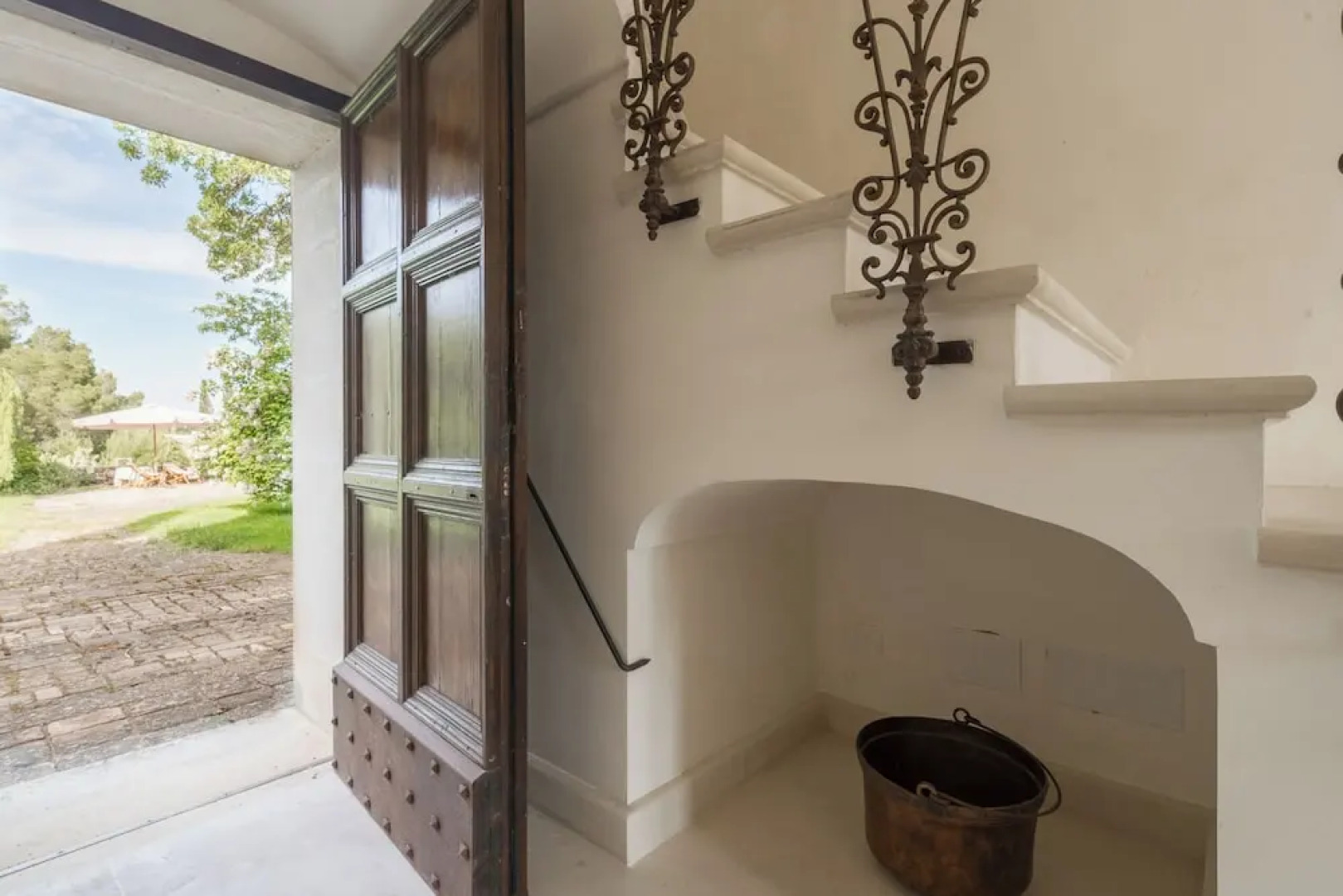 Elegant Farmhouse With Swimming Pool - Beahost