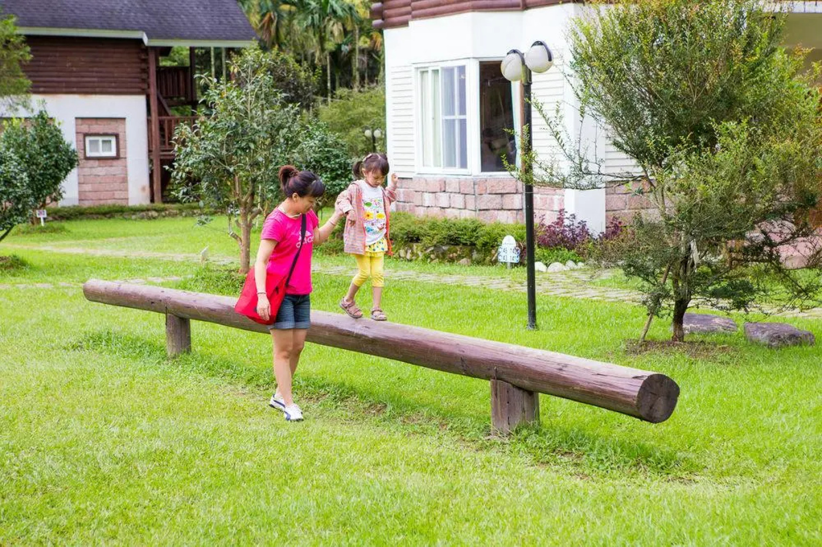 CRYSTAL RESORT - Continental Club