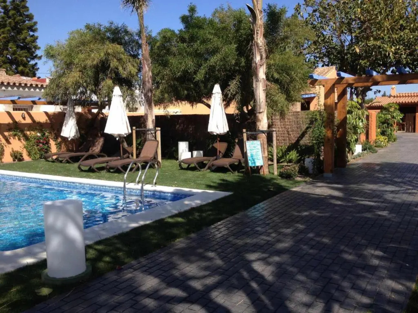 Apartamento para 4 personas con jardín privado y barbacoa cerca de la playa