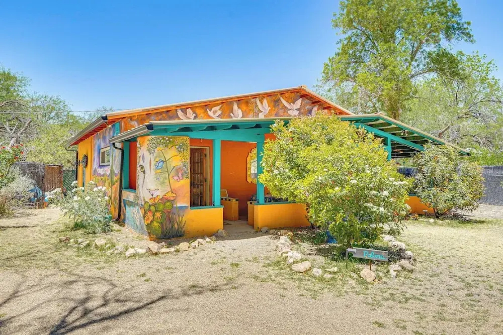 Casa Paloma Studio: Artsy & Airy w/ Hot Tub Access