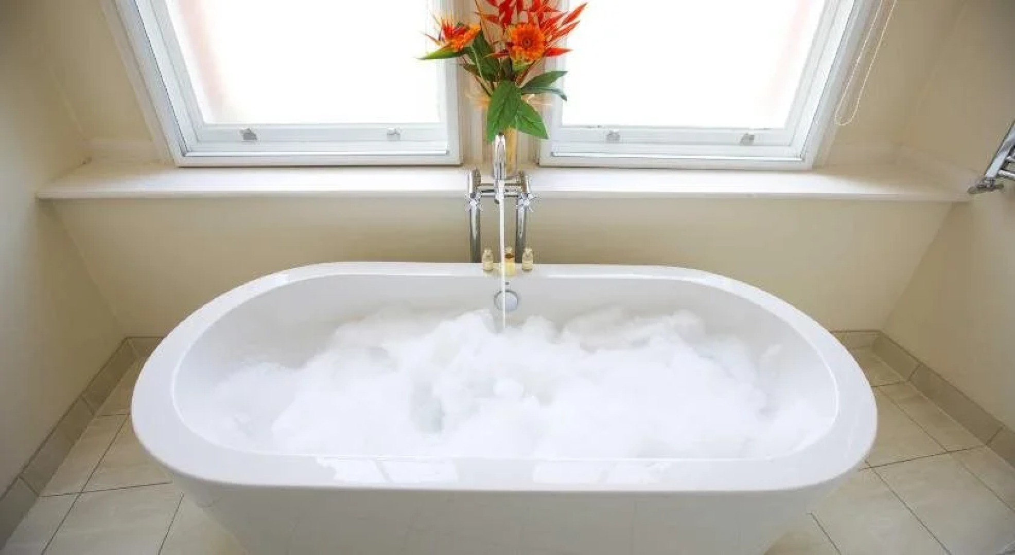 Cinnabar Cafï¿½ Hotel