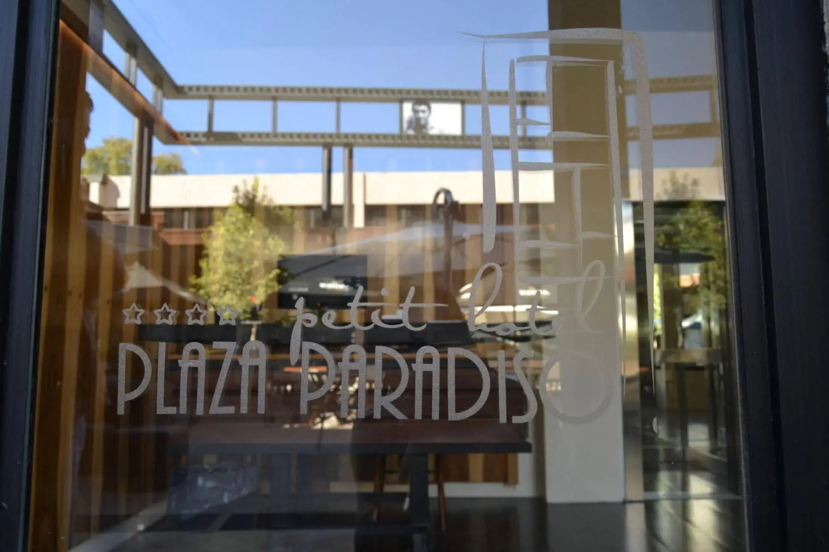 Plaza Paradiso Petit Hotel