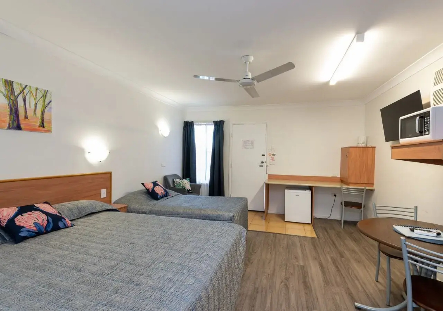 Riviera on Ruthven Motel