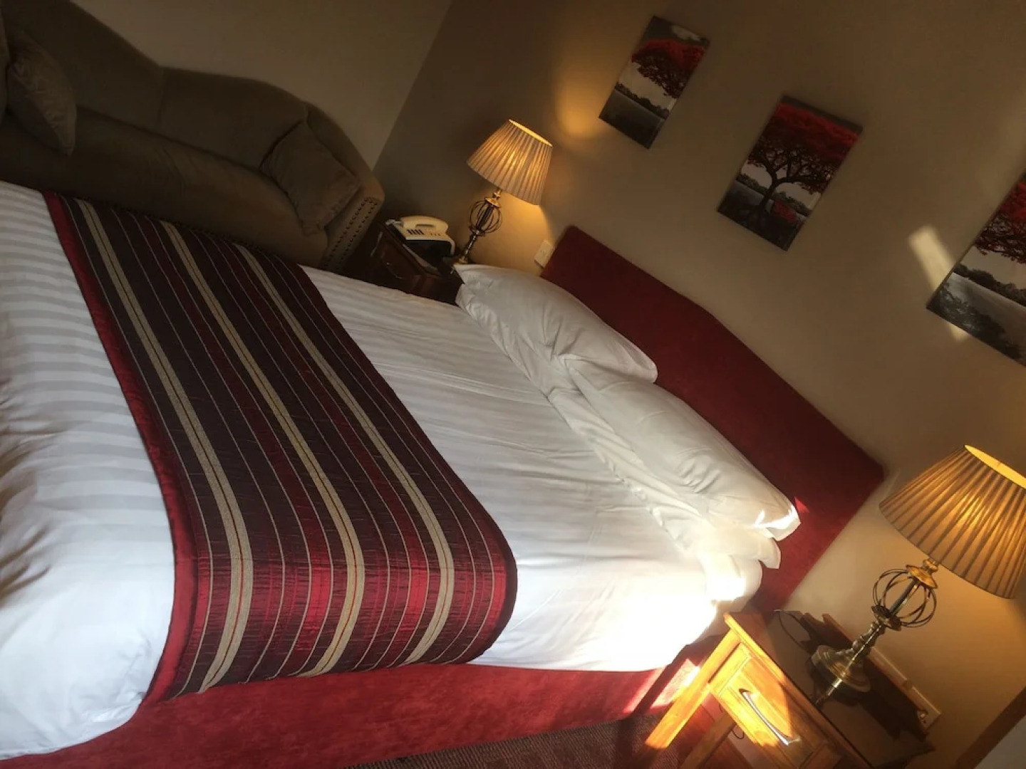 Carey's Viking House Hotel