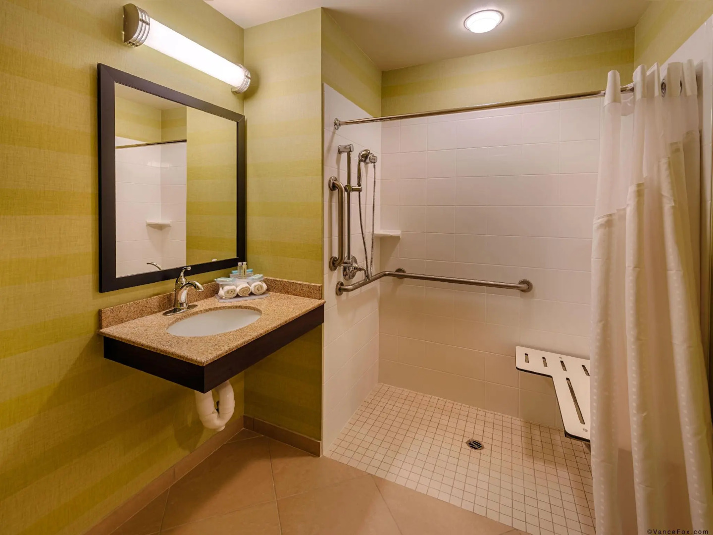 Holiday Inn Express & Suites / Red Bluff - South Redding Area