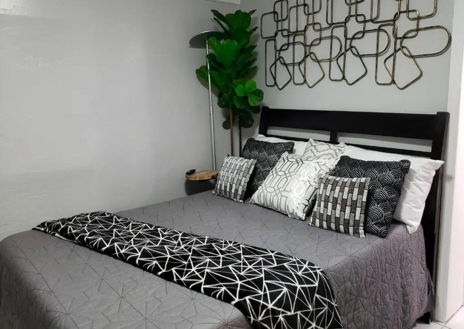 Glam Private Studio 4 Miles from Hard Rock Stadium