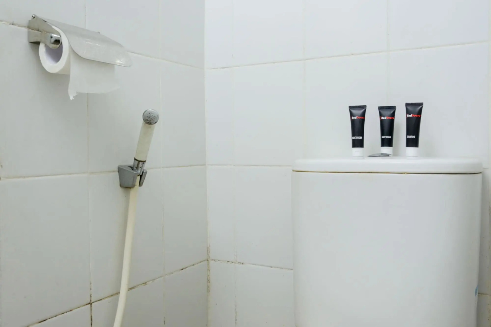 RedDoorz Apartment @ The Suites Metro Soekarno Hatta