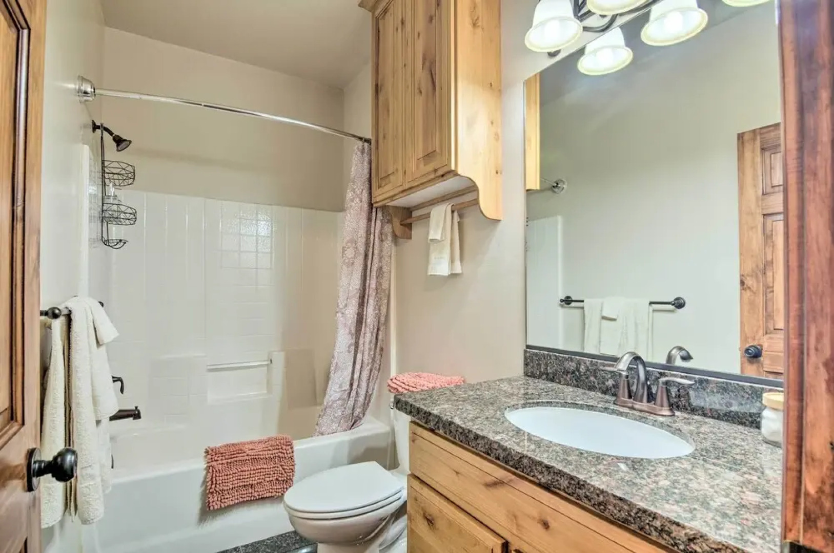 Idyllic Alton Escape ~ 37 Mi to Bryce Canyon!