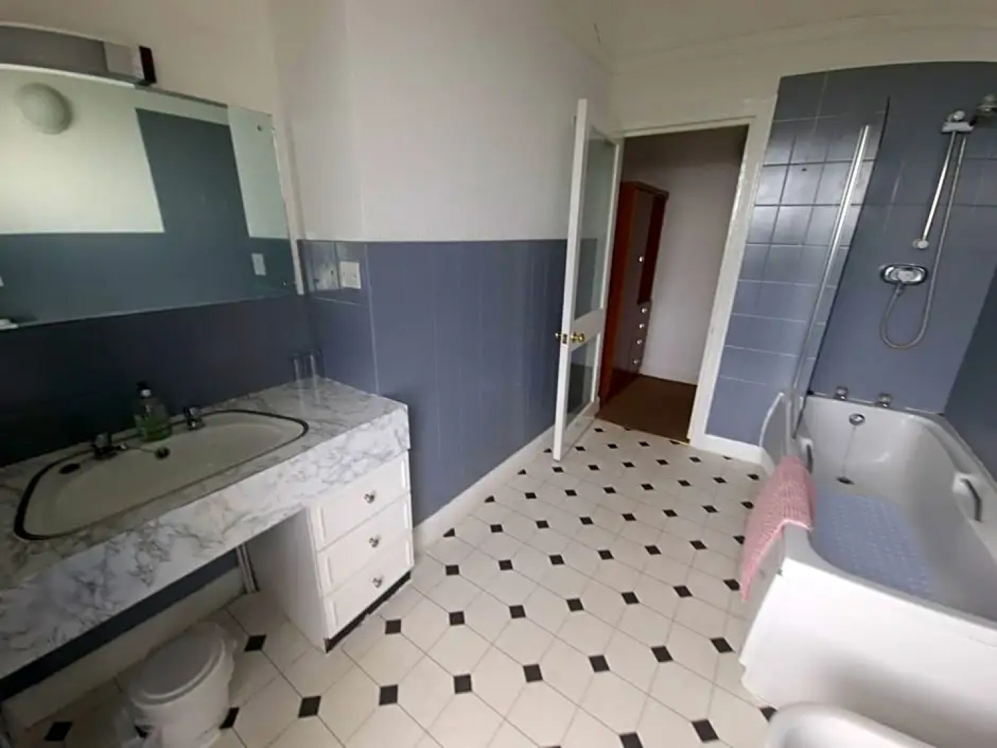 The Highlander Hotel