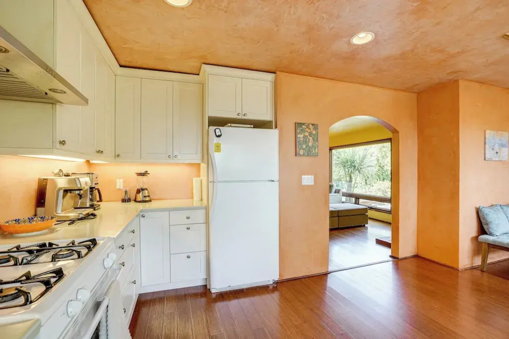 Near Golf, Trails & Parks: Lush Pinole Retreat