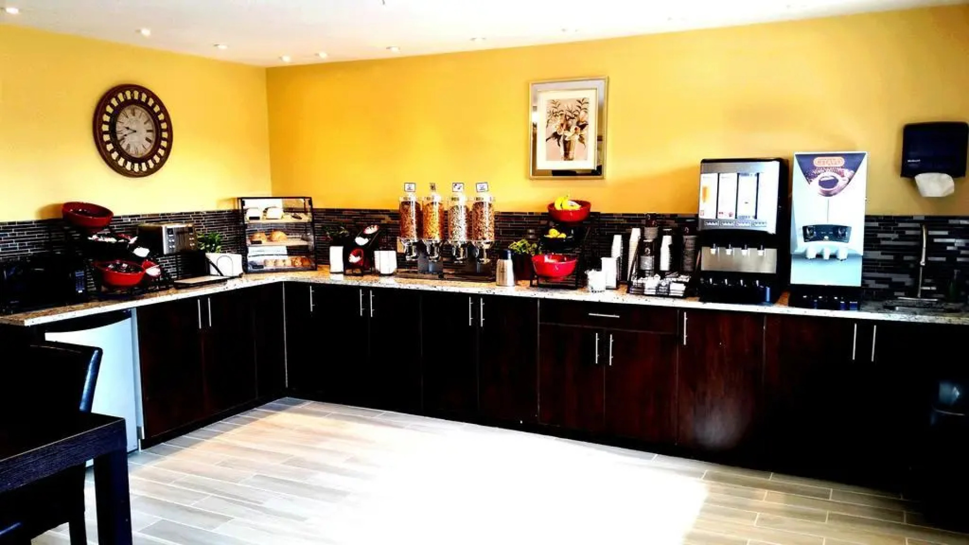 Parkway Motel & European Lodges