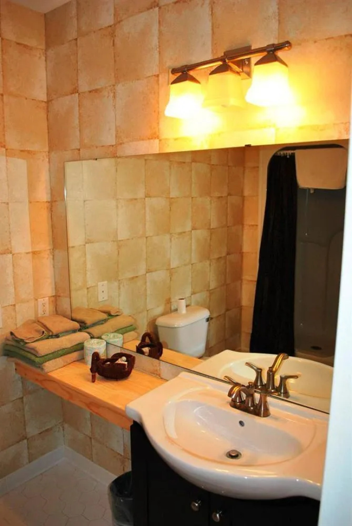 The Hurricane Resort-restaurant & Guest Rooms