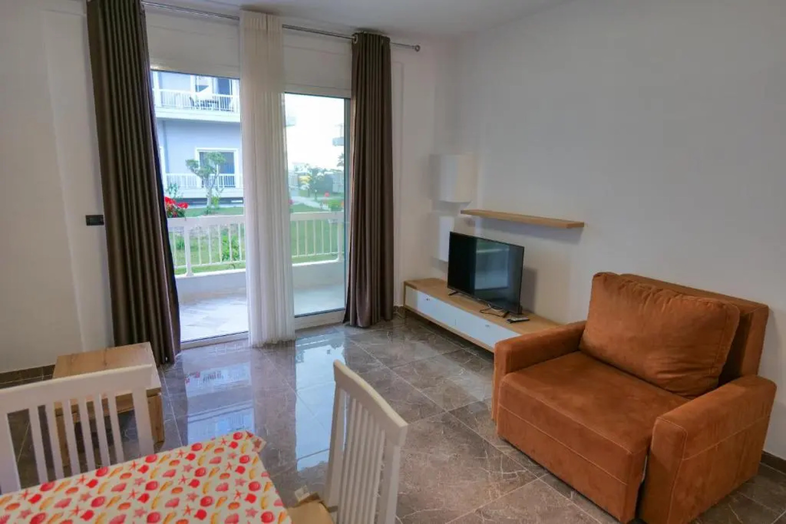 The Peak Hotel & Lounge