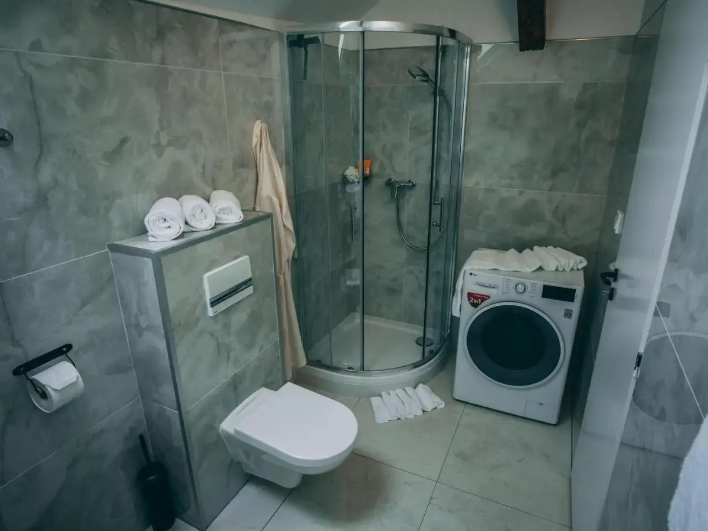 Luxury Oasis, Sauna, AC and Free Parking