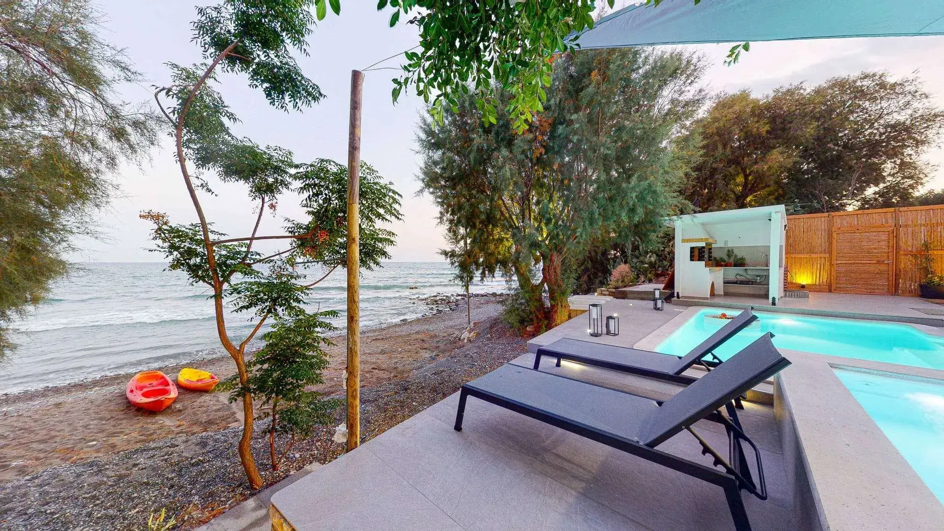 NIKKON LUXURY LIVING is a luxury private villa, in top of the sea.Enjoy LUXURY.