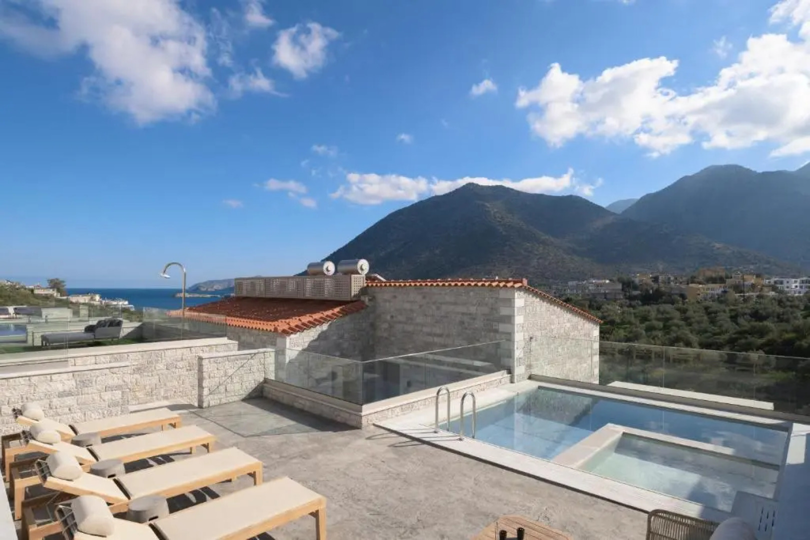 ViveVerde Villa, featuring 3 Pools - Walking distance to Beach & Shops, By ThinkVilla