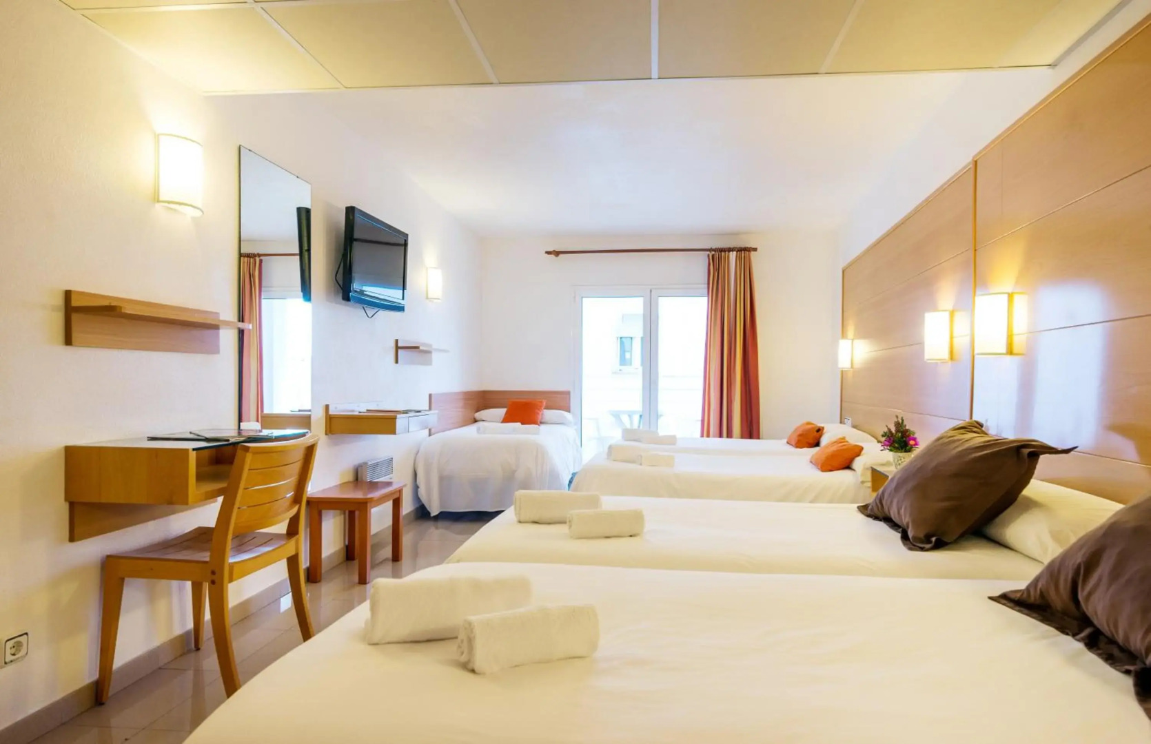 Hotel & Diving les Illes