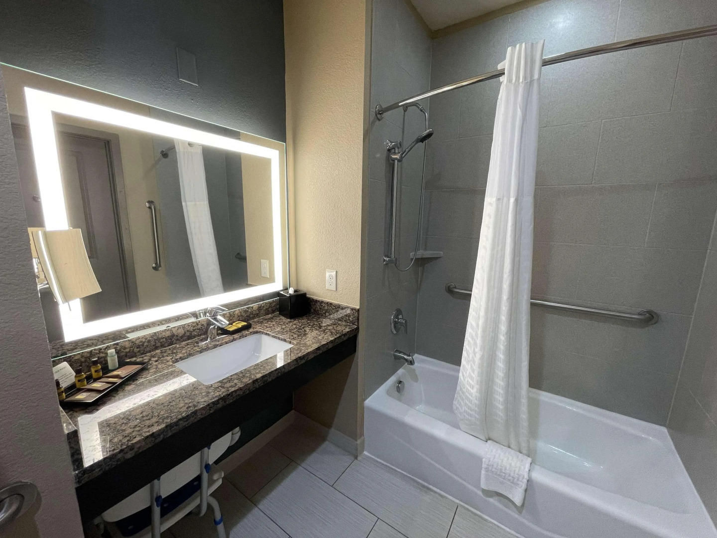 Best Western Plus Lake Jackson Inn & Suites