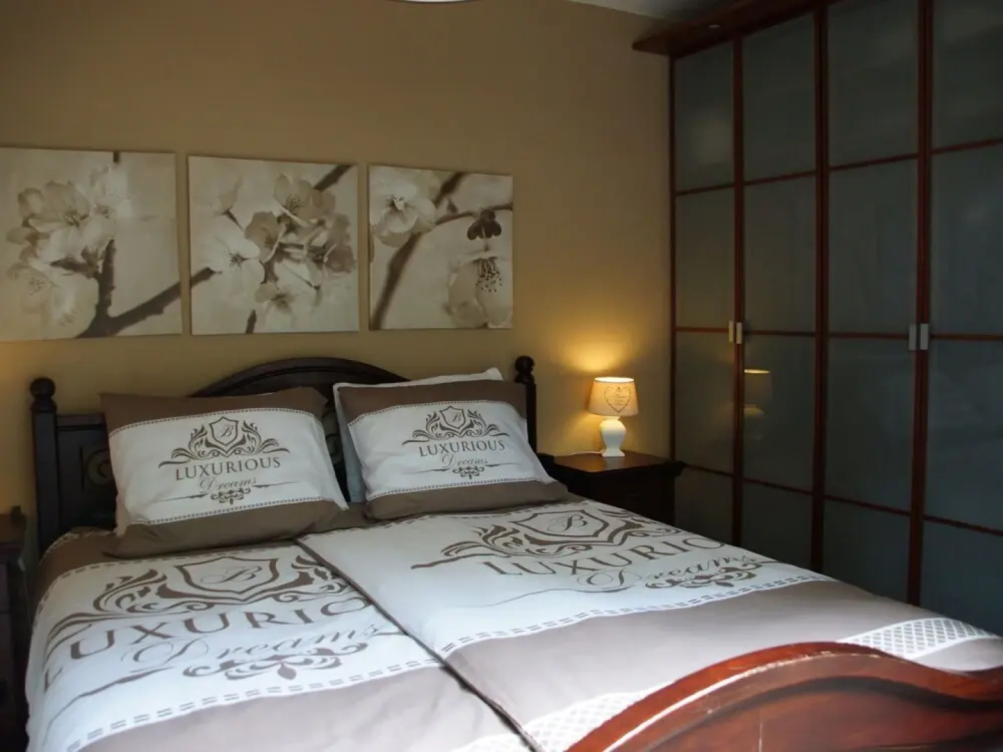 Cosy on ground level home, wifi, central location, many children's equipment