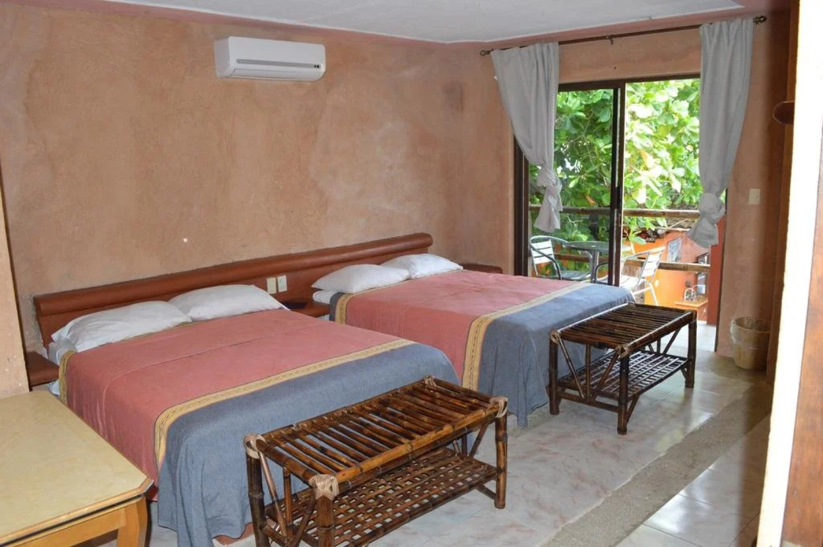 Suites Playa La Ropa Hotel El Pirata