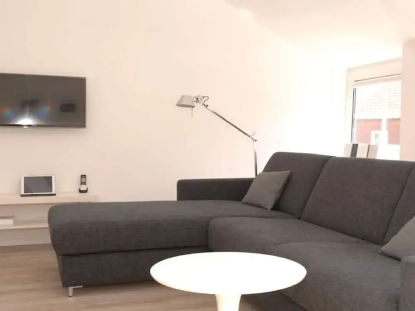 House Flora, Golden Knoepke