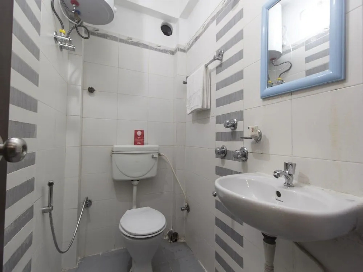 OYO 14200 Hotel Oasis