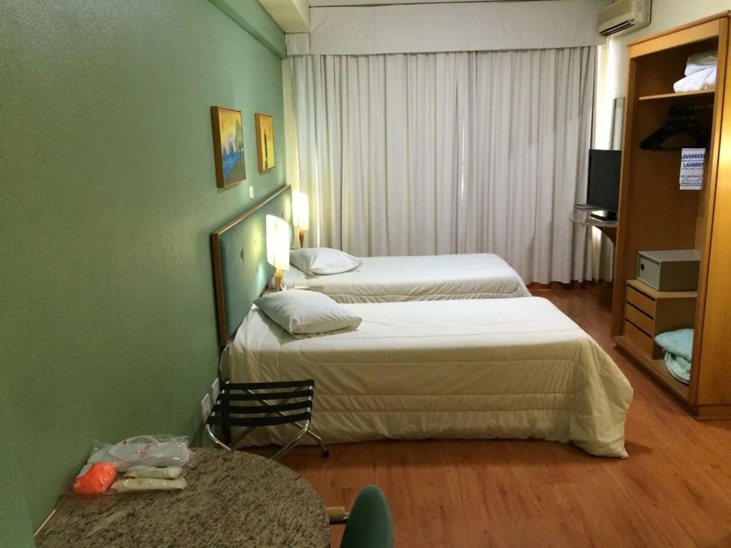 Harbor Regent Suites