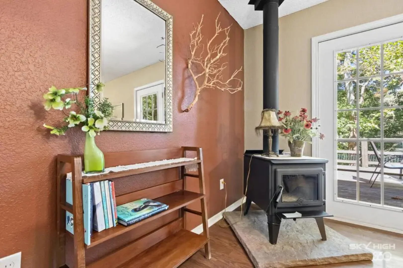 Wooded, Quiet Cottage, Very close to the Back 40