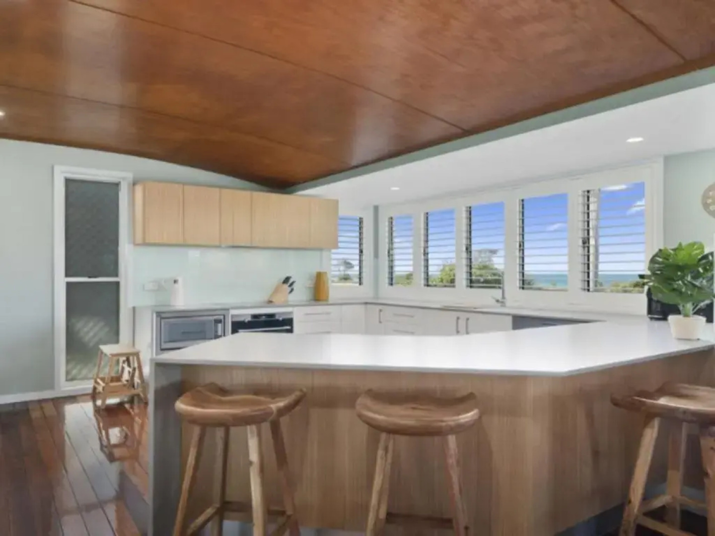 Woorim Beach House with Water Views