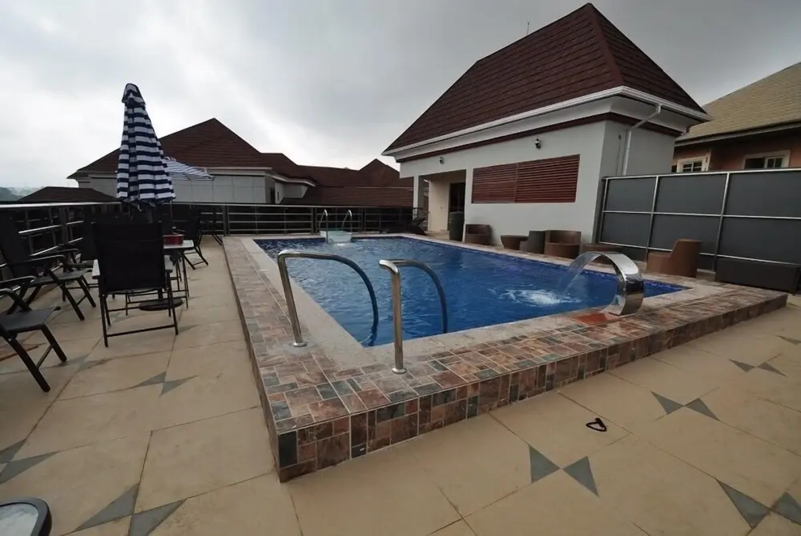 Soprom Hotel & Suites