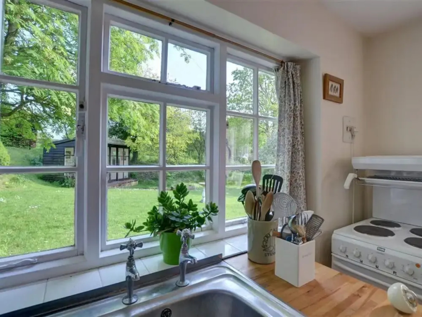 Old World Holiday Home in Denston with Garden near City Center